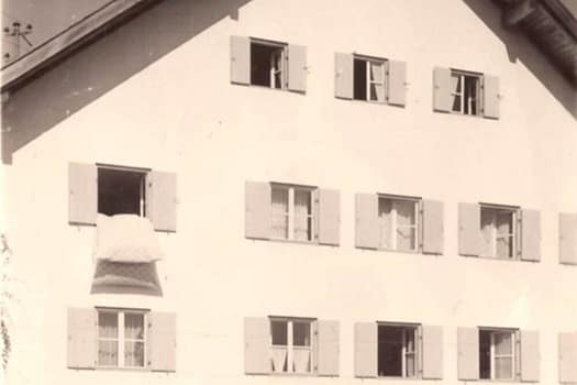 Noch ist die Fassade baulich unverändert. © Irmgard Kinzelmann Bild aus den Anfangsjahren